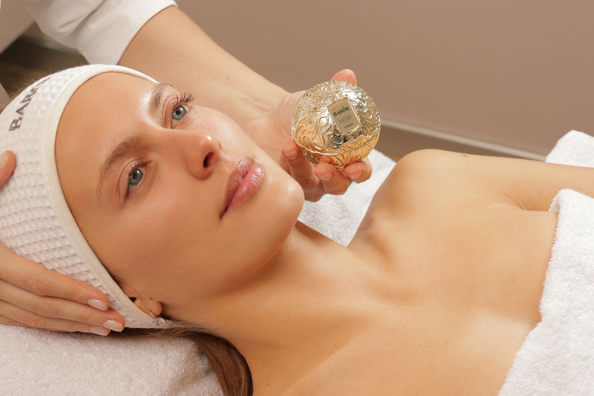 Уход HSR золотой лифтинг